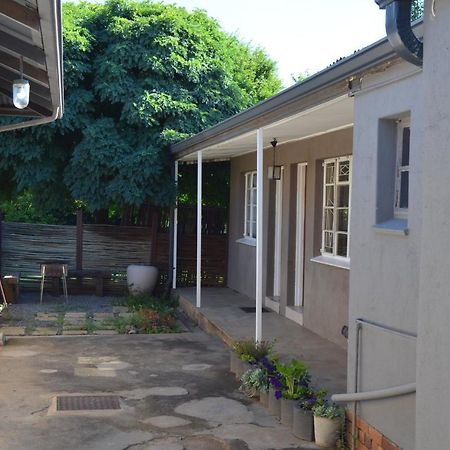 A&R Guesthouse Bloemfontein Extérieur photo
