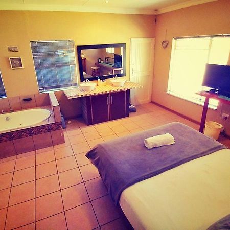 A&R Guesthouse Bloemfontein Extérieur photo