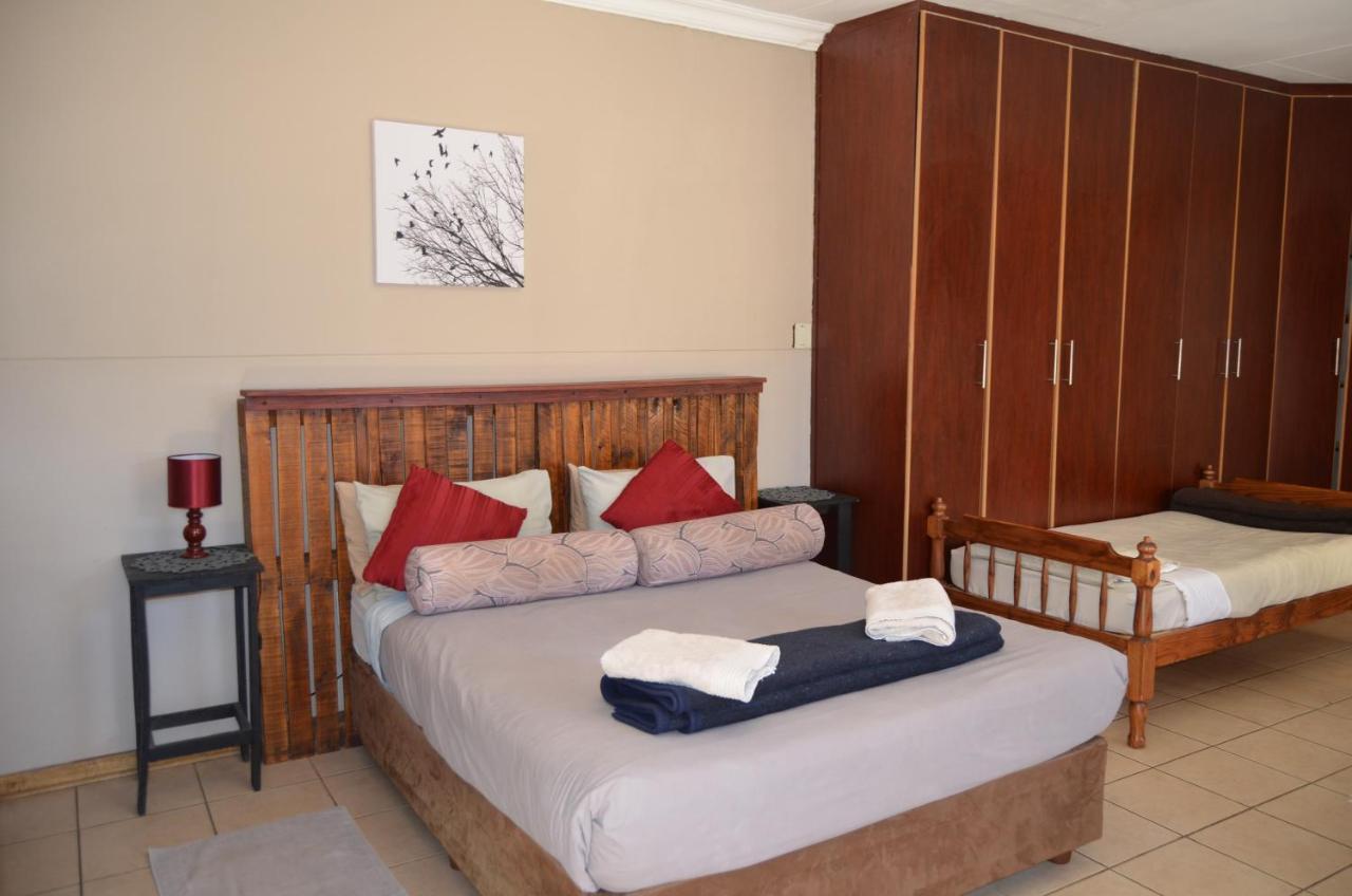 A&R Guesthouse Bloemfontein Extérieur photo
