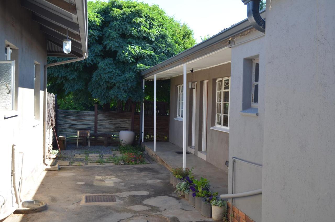 A&R Guesthouse Bloemfontein Extérieur photo