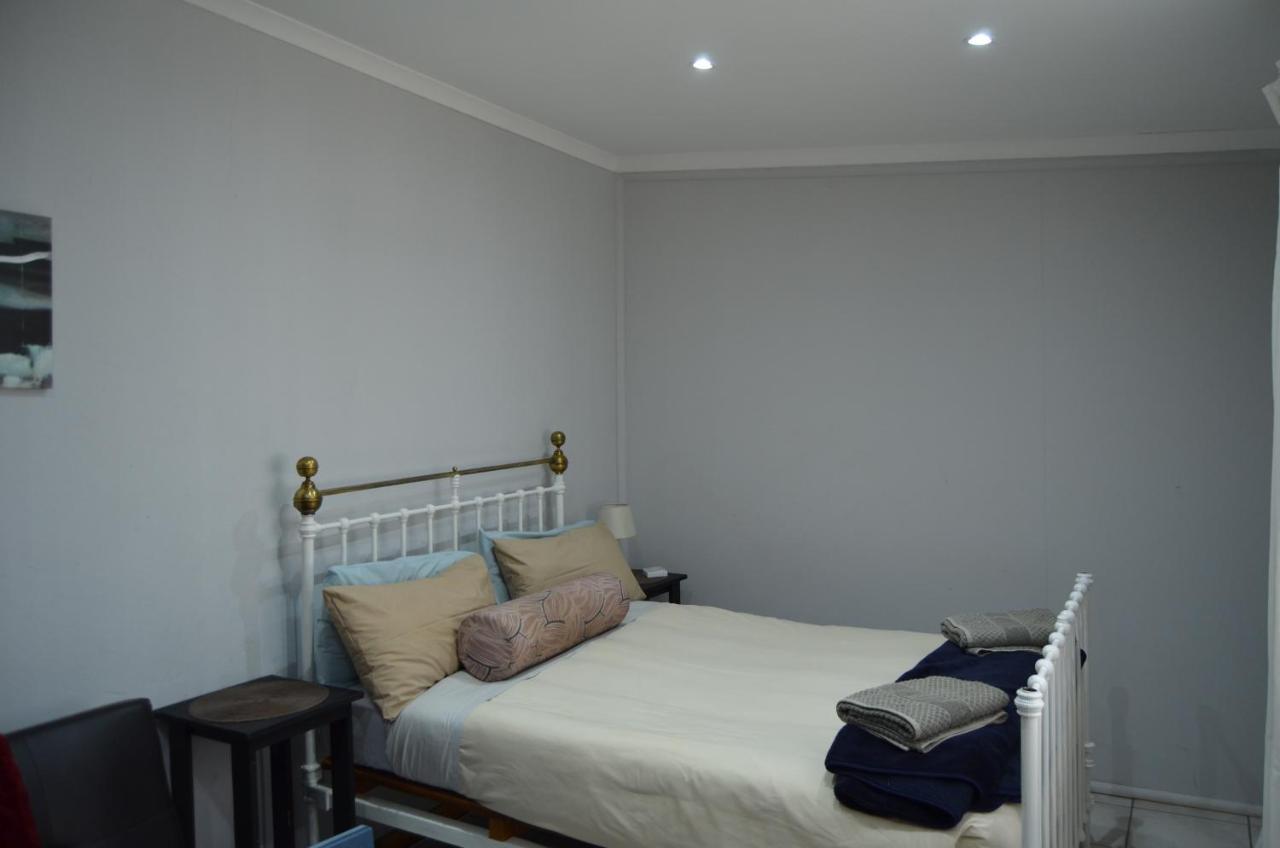 A&R Guesthouse Bloemfontein Extérieur photo