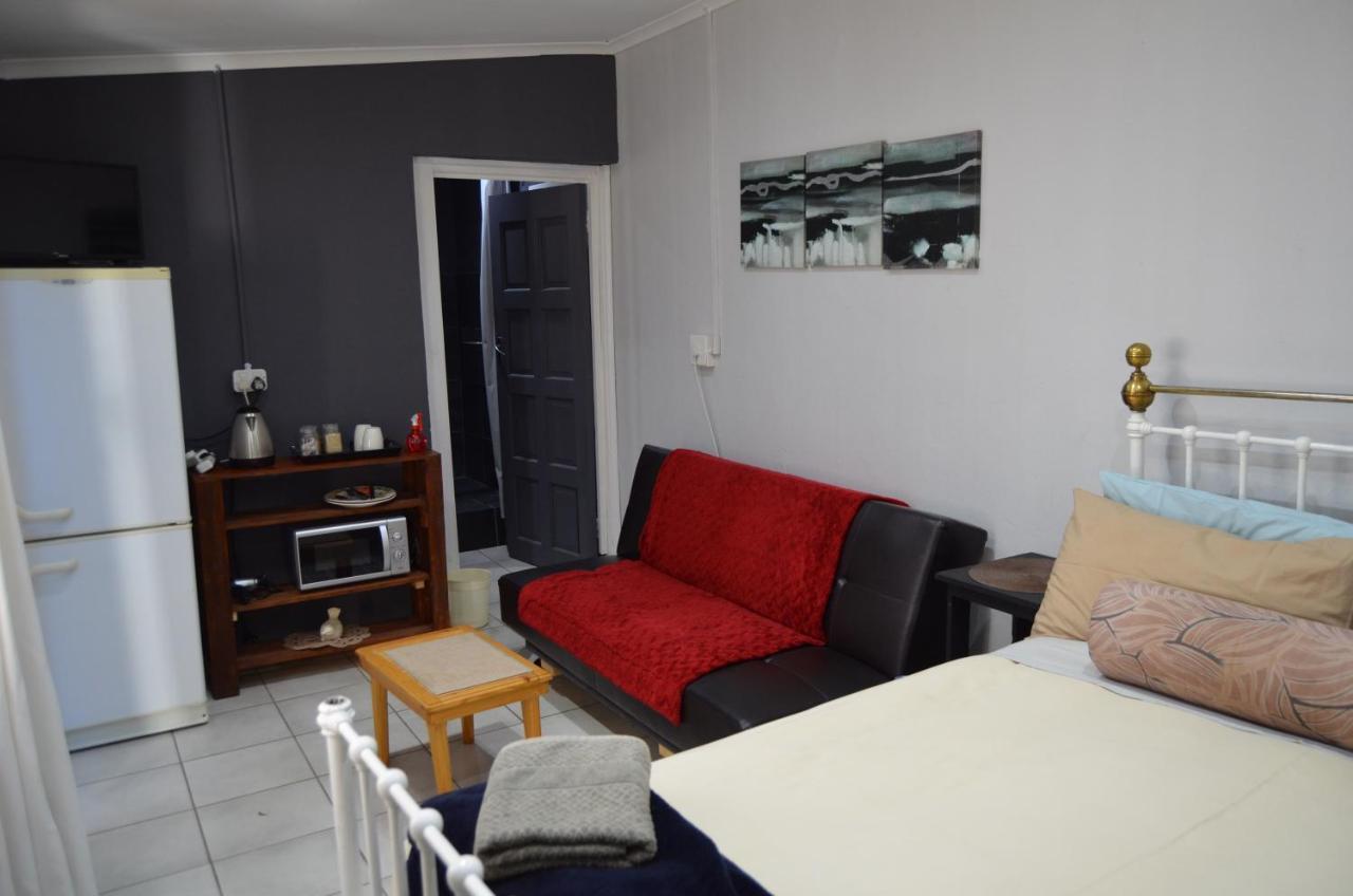 A&R Guesthouse Bloemfontein Extérieur photo