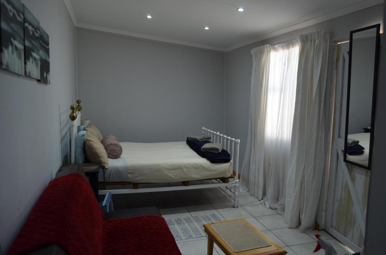 A&R Guesthouse Bloemfontein Extérieur photo