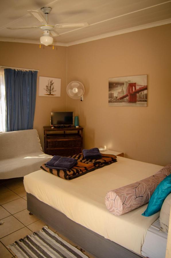 A&R Guesthouse Bloemfontein Extérieur photo